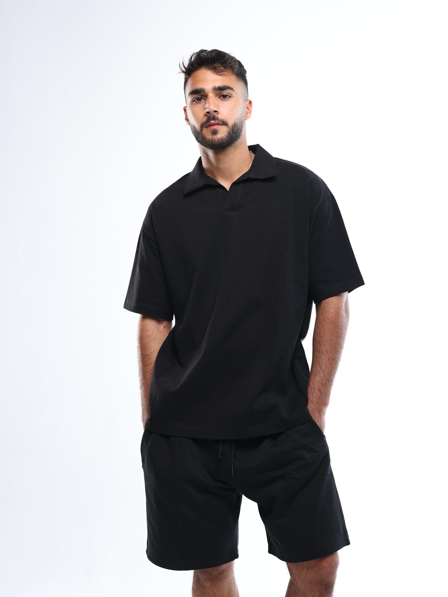 ESSENTIAL SHORTS - BLACK