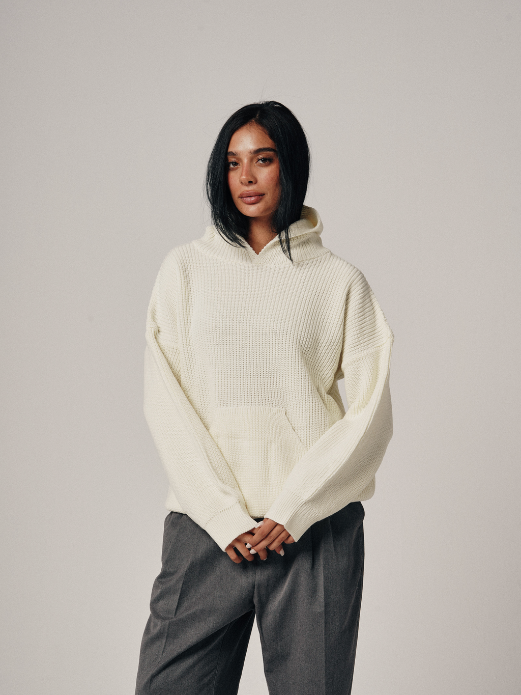 KNITTED HOODIE - WHITE