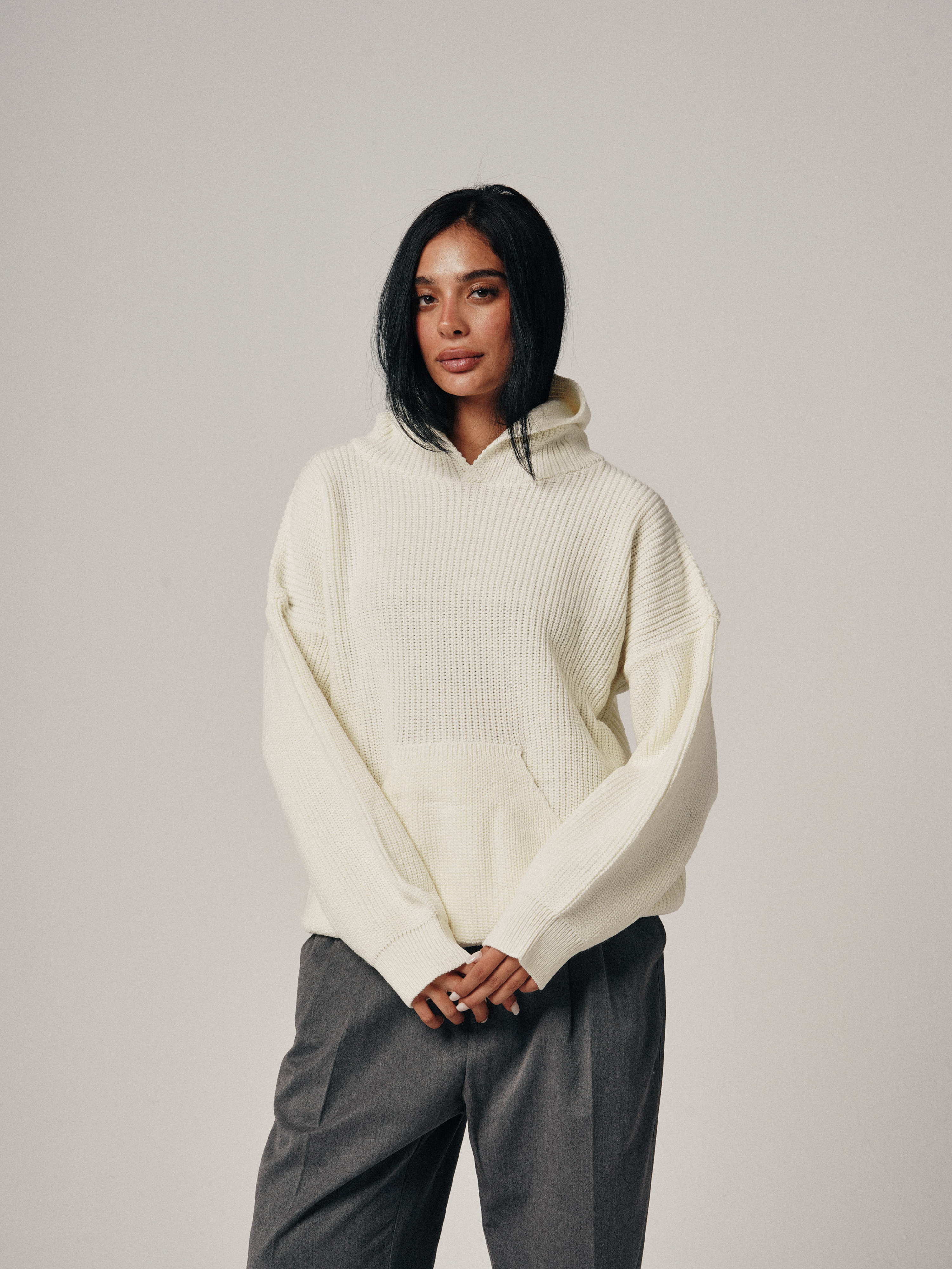 KNITTED HOODIE - WHITE