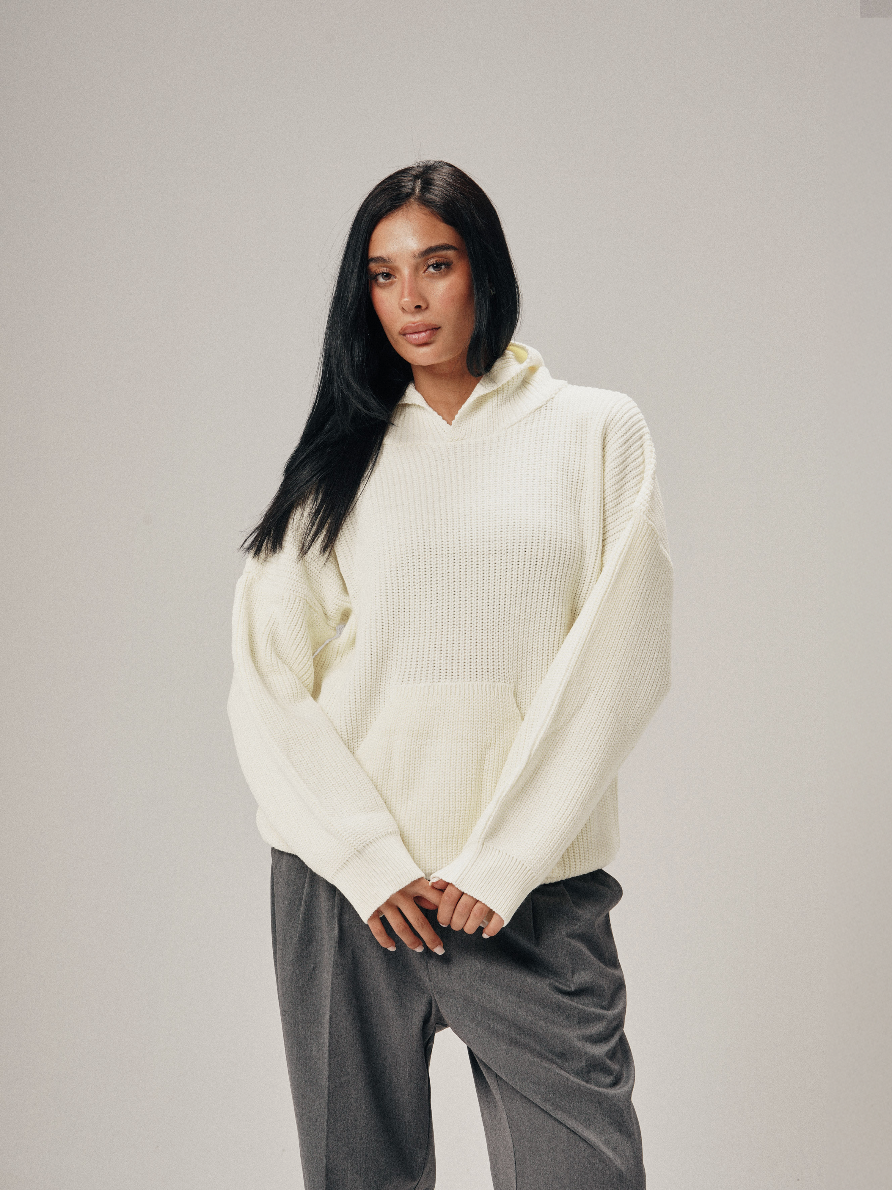 KNITTED HOODIE - WHITE