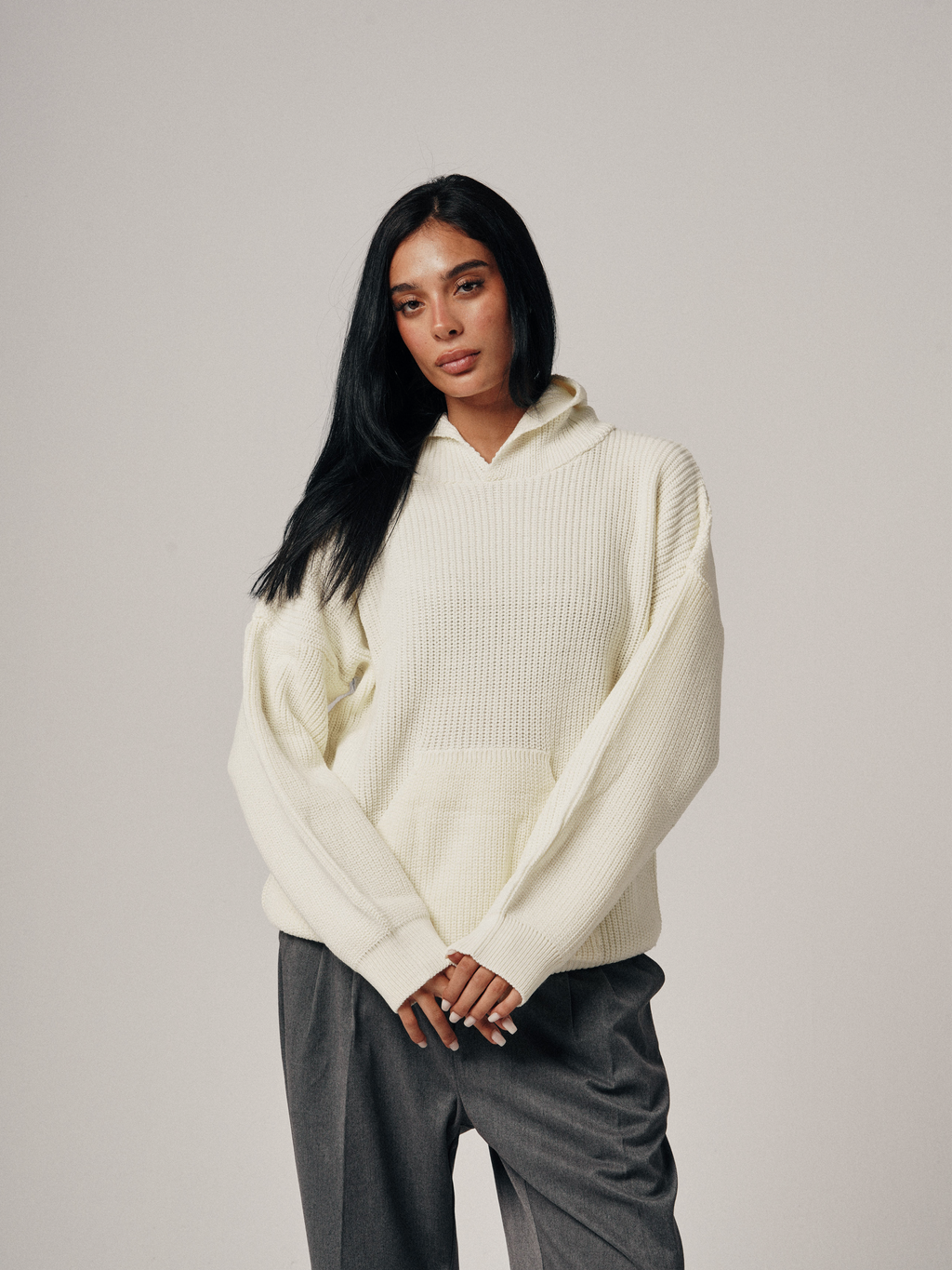 KNITTED HOODIE - WHITE