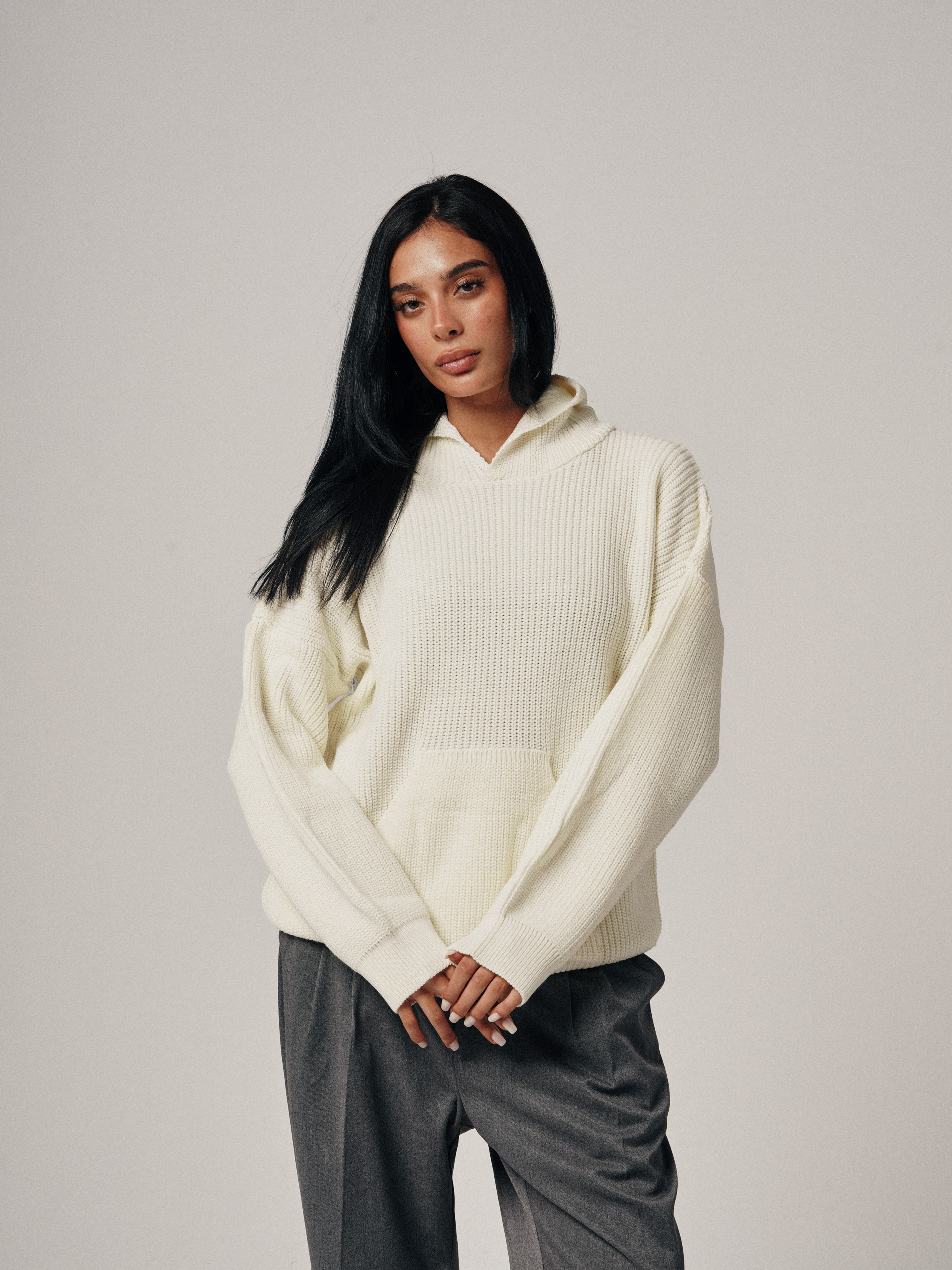 KNITTED HOODIE - WHITE